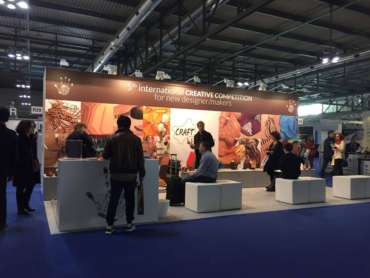 craft the leather stand